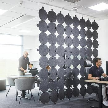 Akustický panel CIRCLES, 24 ks, vrátane závesnej lišty, Ø350x8 mm, svetlošedý/tmavošedý obrázok