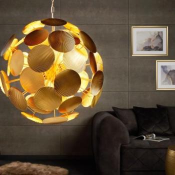 Estila Dizajnová závesná lampa Globe okrúhleho tvaru z kovových plieškov zlatej farby 63cm obrázok