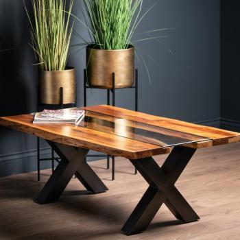 Estila Industriálny konferenčný stolík Live Edge v tvare obdĺžnika na prekrížených nožičkách s hnedou akáciovou doskou a sklom 115cm obrázok