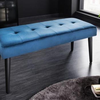 Estila Moderná čalúnená lavica Soreli s modrým prešívaným poťahom a čiernymi nožičkami z kovu 95cm obrázok