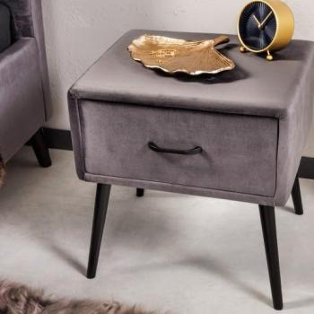 Estila Retro sivý nočný stolík Alva so zamatovým čalúnením a čiernymi šikmými nožičkami z kovu 47cm obrázok