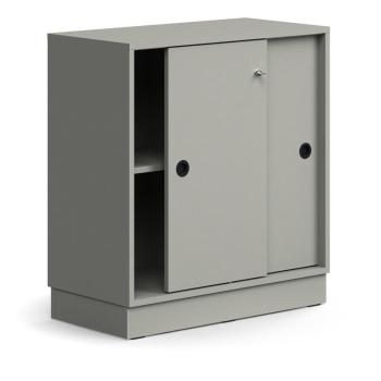 Skriňa s posuvnými dverami QBUS, 1 polica, so soklom, s madlom, 868x800x400 mm, svetlošedá obrázok
