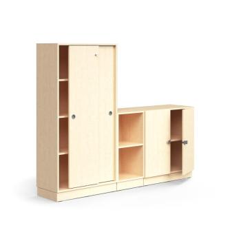 Uzamykateľná skriňa QBUS + 2 otvorené priehradky, so soklom, 1636x2000x420 mm, breza obrázok