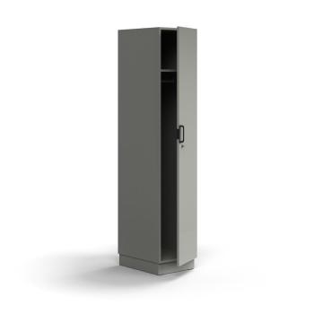 Uzamykateľný šatník QBUS, s tyčou na vešiaky, so soklom, 2020x400x570 mm, svetlošedá obrázok